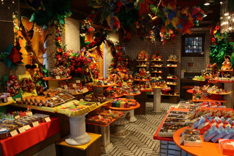 ecommerce-LORGUES-min_candy_store_chocolate_shop_chocolate_switzerland-393515